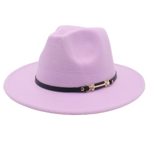 Chapeau de jazz élégant en laine violet clair à bord large avec bandeau cuir et boucle dorée