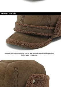 Détail de la visière réglable renforcée d'une toque d'hiver en daim marron avec fourrure