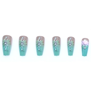 Faux ongles dégradés vert classique avec fleurs de lotus 3D et décorations cristal