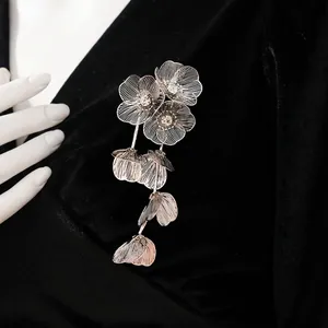 Flower Brooch Alloy Rhinestone Long Tassel Dangle Hollow Wire Mesh Elegant Light Luxury Fashion Jewelry For Women