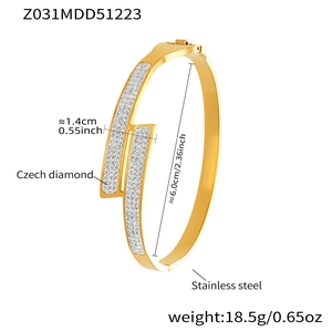 Détails du bracelet en acier doré avec oxydes de zirconium, diamètre interne 6cm