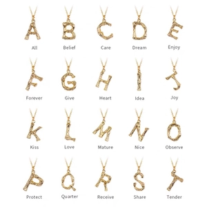 Collection de colliers à pendentif alphabet en texture bambou doré pour bijoux de mode