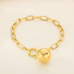 Poliertes Goldkugel-Charm und grobe Schlangenkette am verstellbaren Edelstahlarmband