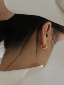 Minimalist S925 sterling silver golden twisted hoop earrings on female model