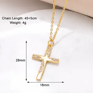 Dettagli del ciondolo a croce 28x18mm e della collana a catena dorata 45+5cm