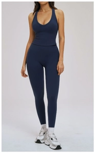 Détails de l'ensemble de yoga bleu marine avec haut col en V et legging à taille haute