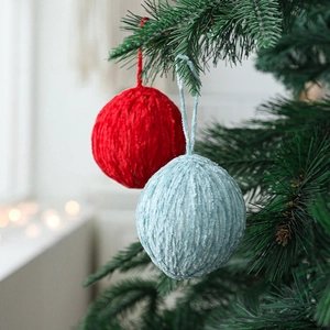 6cm cream wool felt Christmas balls in red and light blue on tree branch decoration