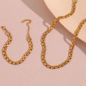 Detail of 18K gold-plated 6.2mm square box link necklace and bracelet set with lobster clasp