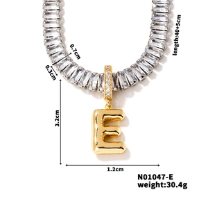Detailed dimensions of gold letter E pendant on zircon tennis chain with size markings