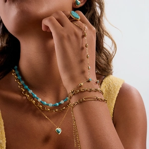 Boho χρυσό κολιέ καρδιά και σετ δαχτυλίδι τιρκουάζ για γυναίκες σε μοντέλο