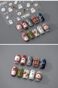 Makro-Detail von 3D-Präge-Nagelaufklebern mit süßen Schaf- und Karottenmustern