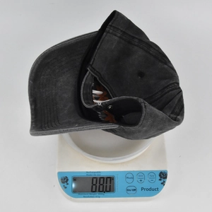 Close-up of the adjustable strap and precise 88g weight measurement of this cotton cap
