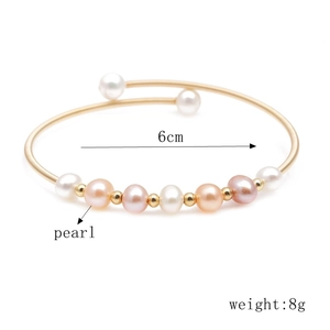 Detail of natural freshwater pearl bracelet showing 6cm diameter and 8g weight specs