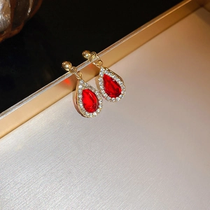 Elegante goldene Tropfenohrringe mit rotem Edelstein und Halo-Kristall-Pavé für Damen