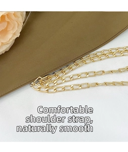 Detail of polished gold chain strap with flat interlinked rings for women's crossbody bags