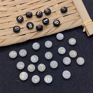 Perle piatte tonde in conchiglia con numeri dorati 0-9 per accessori gioielli DIY