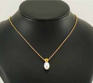 Detailed view of a gold-plated stainless steel chain with a teardrop pearl pendant