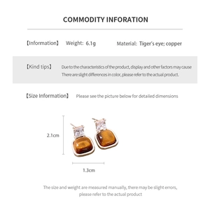Dimensions détaillées de boucles d'oreilles carrées en œil de tigre plaqué or 18 carats