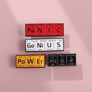 Set di quattro spille geometriche in smalto con scritte Panic, Genius, Power e Punk colorate