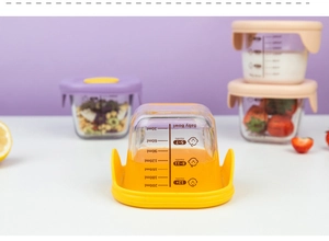 Detailed scale view of 200ml borosilicate glass baby food jar with yellow silicone lid