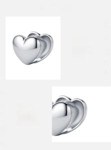 Vue détaillée du charm de boucle d'oreille cœur en argent 925 poli miroir poli