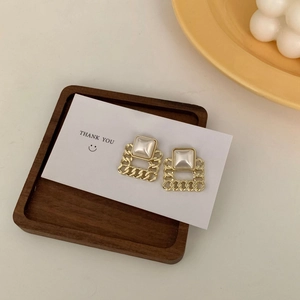 Minimalist geometric square gold earrings with faux pearl and thick chain detail