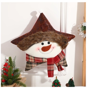 Décoration de bonhomme de neige en étoile avec bonnet en fourrure et écharpe écossaise