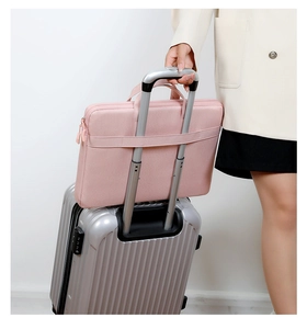 Rosa Laptoptasche mit Kofferbefestigung für komfortables Reisen und Transport