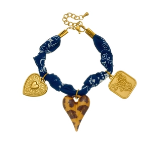 Dunkelblaues Stoffarmband mit goldenem Anhänger und Herz-Leopard-Muster und Verlängerung