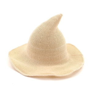 Cappello da strega in maglia beige pieghevole con punta a gancio e trama intrecciata