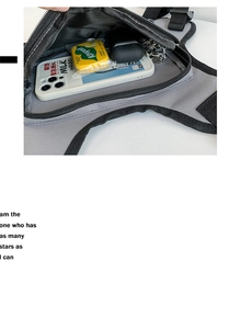 Detailansicht des Hauptfachs der taktischen Brusttasche mit Platz für Handy und Zubehör