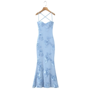 Vue détaillée robe de soirée sirène bleu clair avec broderie florale 3D sur tulle
