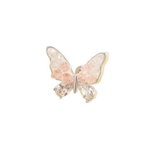 Clous d'oreilles papillon en argent avec nacre rose et accents en cristal clair