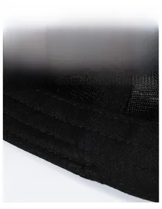 Détail de la bande de sudation élargie à l'intérieur de la casquette noire de sport