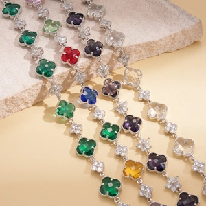 Bracelet trèfle de luxe en argent avec pierres en zircon colorées et fermoir floral