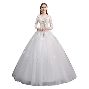 Elegante abito da sposa bianco a maniche lunghe in pizzo con gonna in tulle fluido