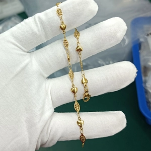 Minimalist heart and oval link bracelet in gold-plated stainless steel with lobster clasp