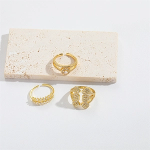 Three-piece gold adjustable ring set with sparkling zircon in a French vintage style