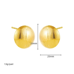 Detailed view of 25mm striped 18k gold-plated earrings with weight specifications