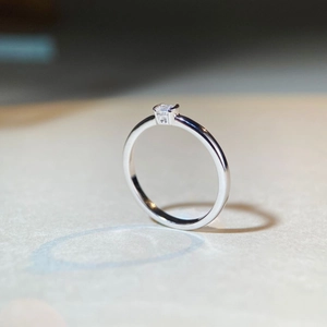 Elegant S925 sterling silver ring with a sparkling moissanite stone in classic setting