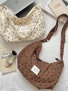 Cord-Halbmondtasche mit Herz-Schleifen-Print in Creme und Braun für Damen