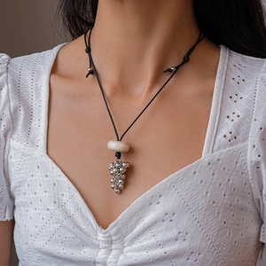 Retro Grape Cluster Pendant Necklace Resin Ring Alloy Silver Beads Adjustable Wax Rope Boho Jewelry For Women