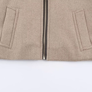 Ourlet de veste effet cuir avec fermeture éclair métallique et poches en biais