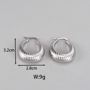 Detailed view of silver crescent hoop earrings with size 3.2cm x 2.8cm and 9g weight