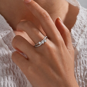 Detailed close-up of a split-shank S925 silver ring featuring three sparkling center diamonds