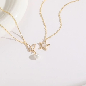 Collier minimaliste plaqué or 14K avec pendentifs papillon, étoile et perle nacre