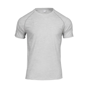 Détail d'un t-shirt de sport gris à manches courtes avec texture chinée de qualité