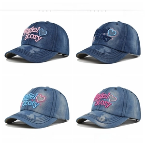 Berretto da baseball in denim lavato vintage con ricamo 3D in blu scuro e celeste