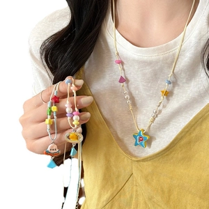 Collier en perles de céramique colorées avec pendentifs étoile et OVNI pour femme style arc-en-ciel