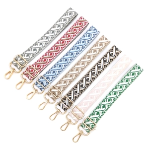 Lot de 7 bandoulières bohèmes tissées colorées avec ferrures dorées et motifs géométriques
